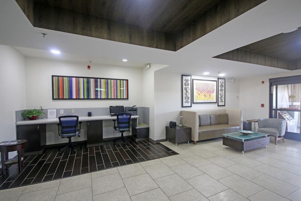 Holiday Inn Express Hotel & Suites Greensboro-East By Ihg Eksteriør billede