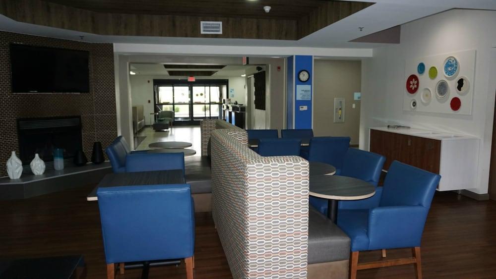 Holiday Inn Express Hotel & Suites Greensboro-East By Ihg Eksteriør billede