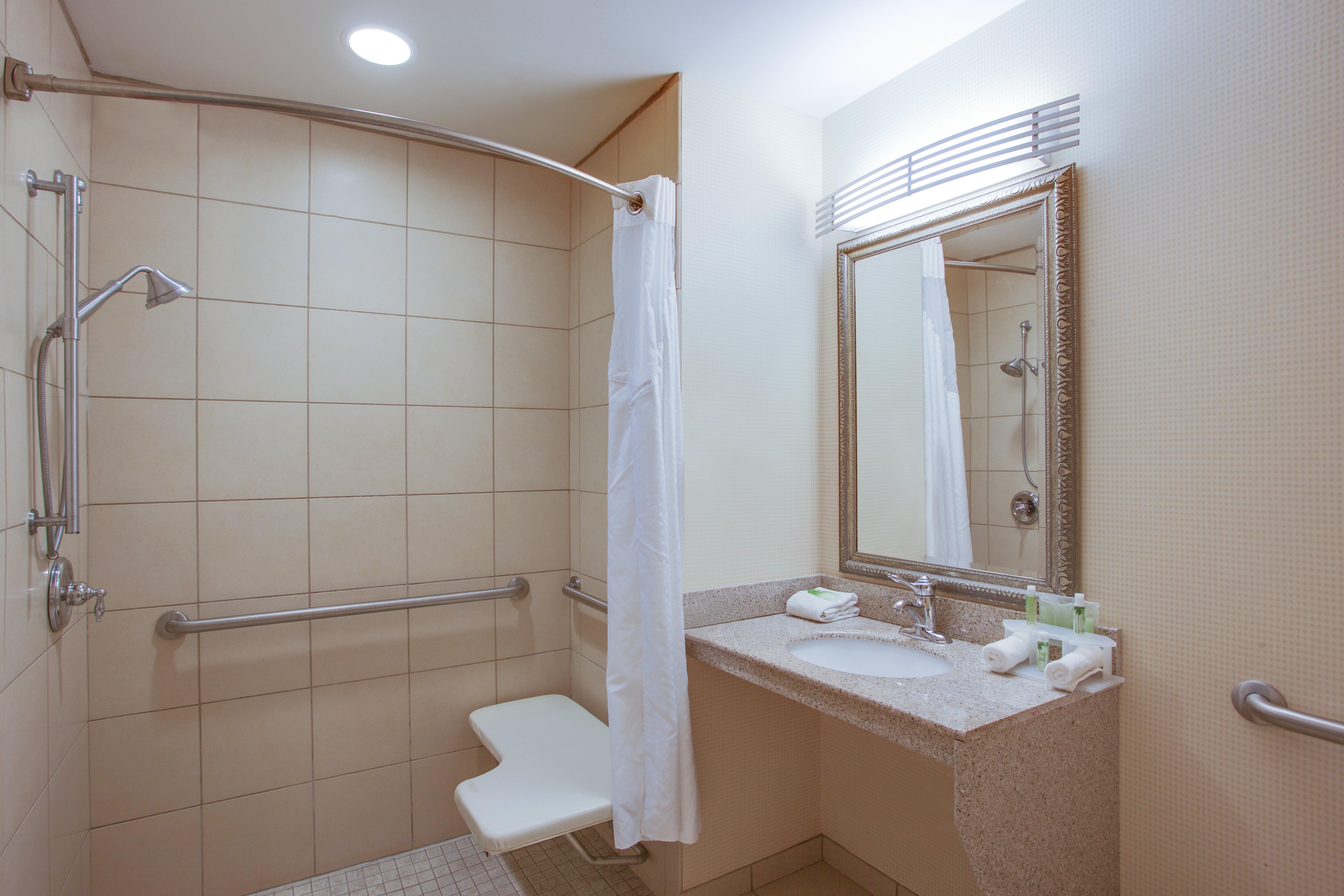 Holiday Inn Express Hotel & Suites Greensboro-East By Ihg Eksteriør billede