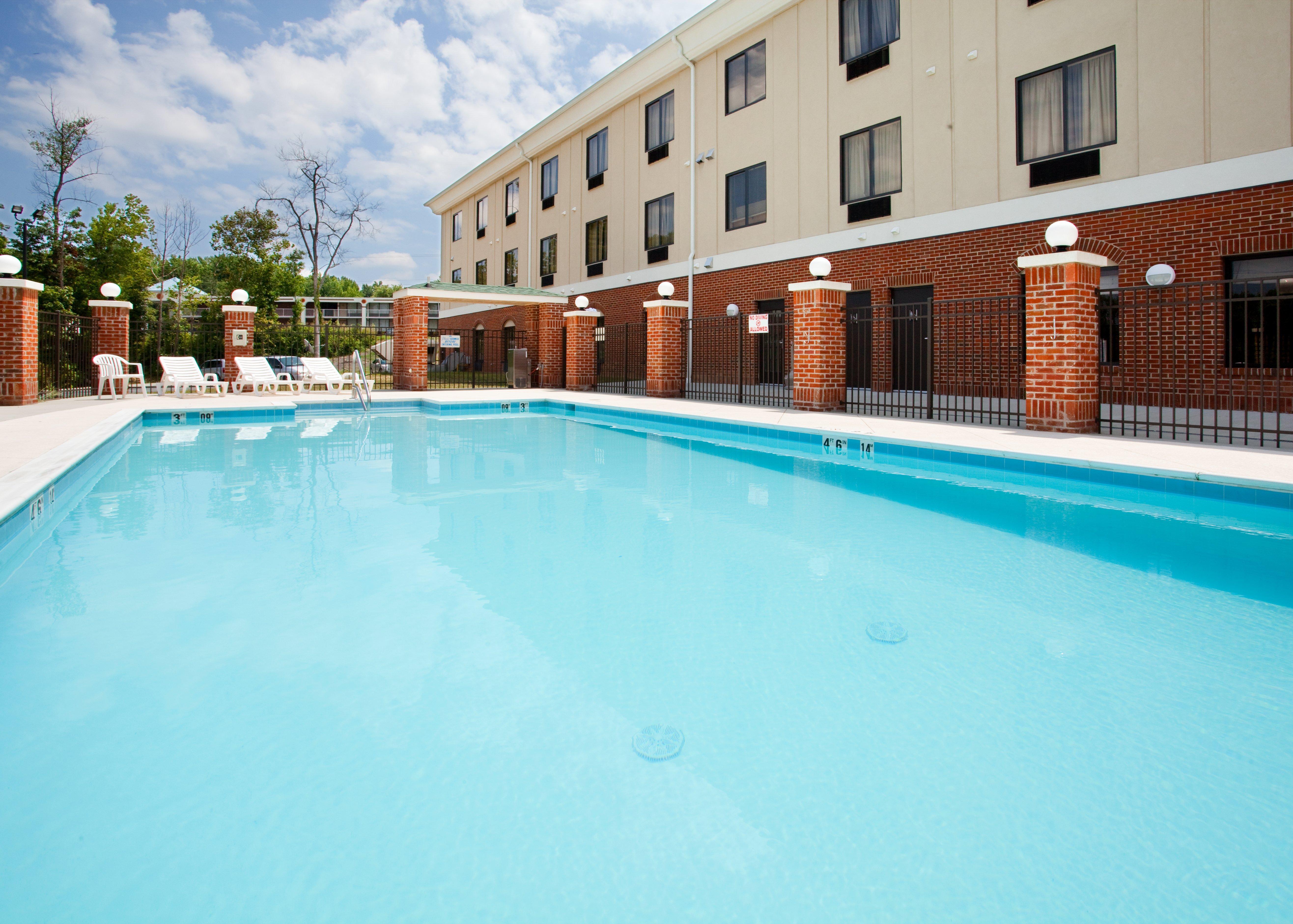 Holiday Inn Express Hotel & Suites Greensboro-East By Ihg Eksteriør billede