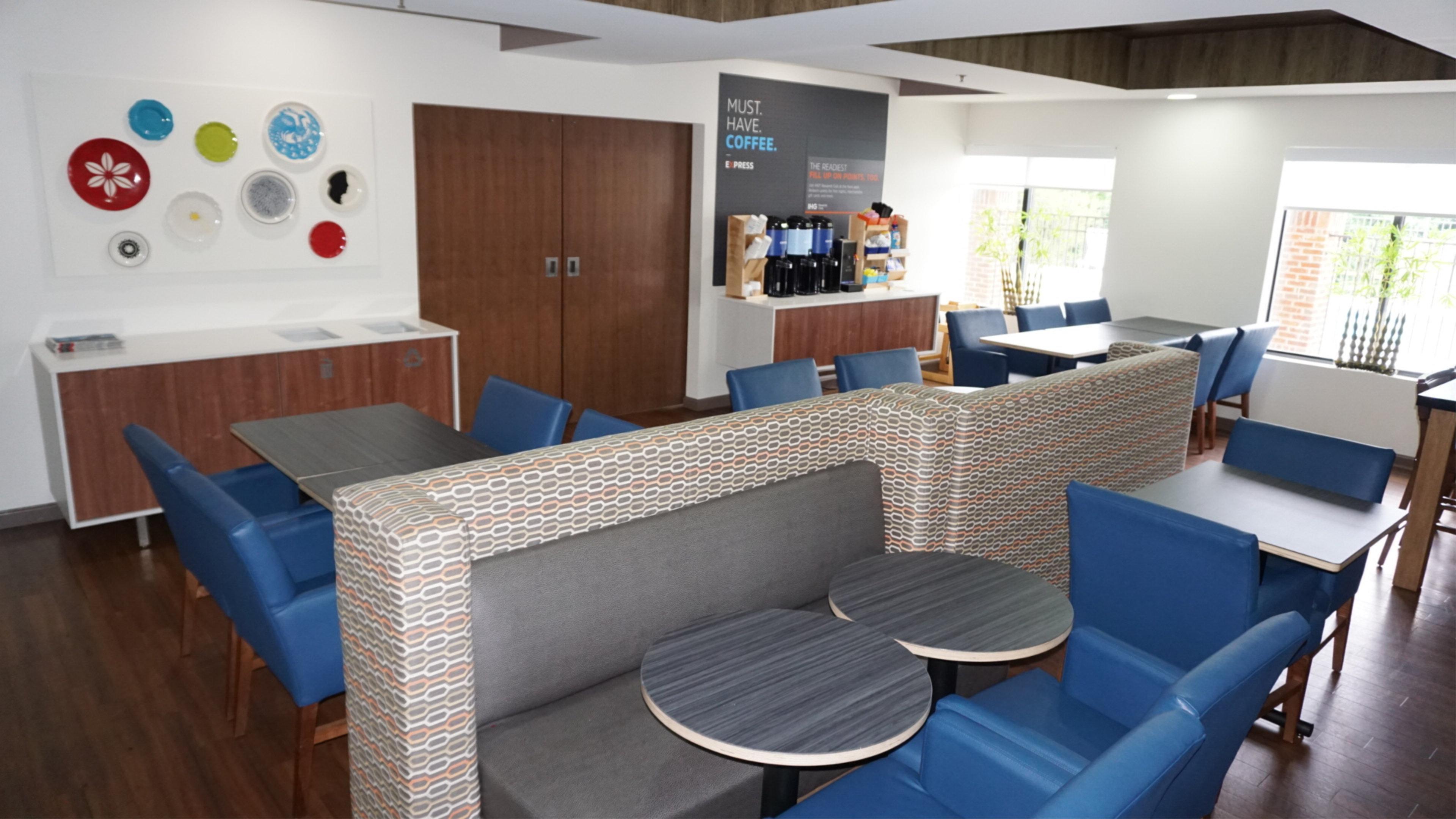 Holiday Inn Express Hotel & Suites Greensboro-East By Ihg Eksteriør billede