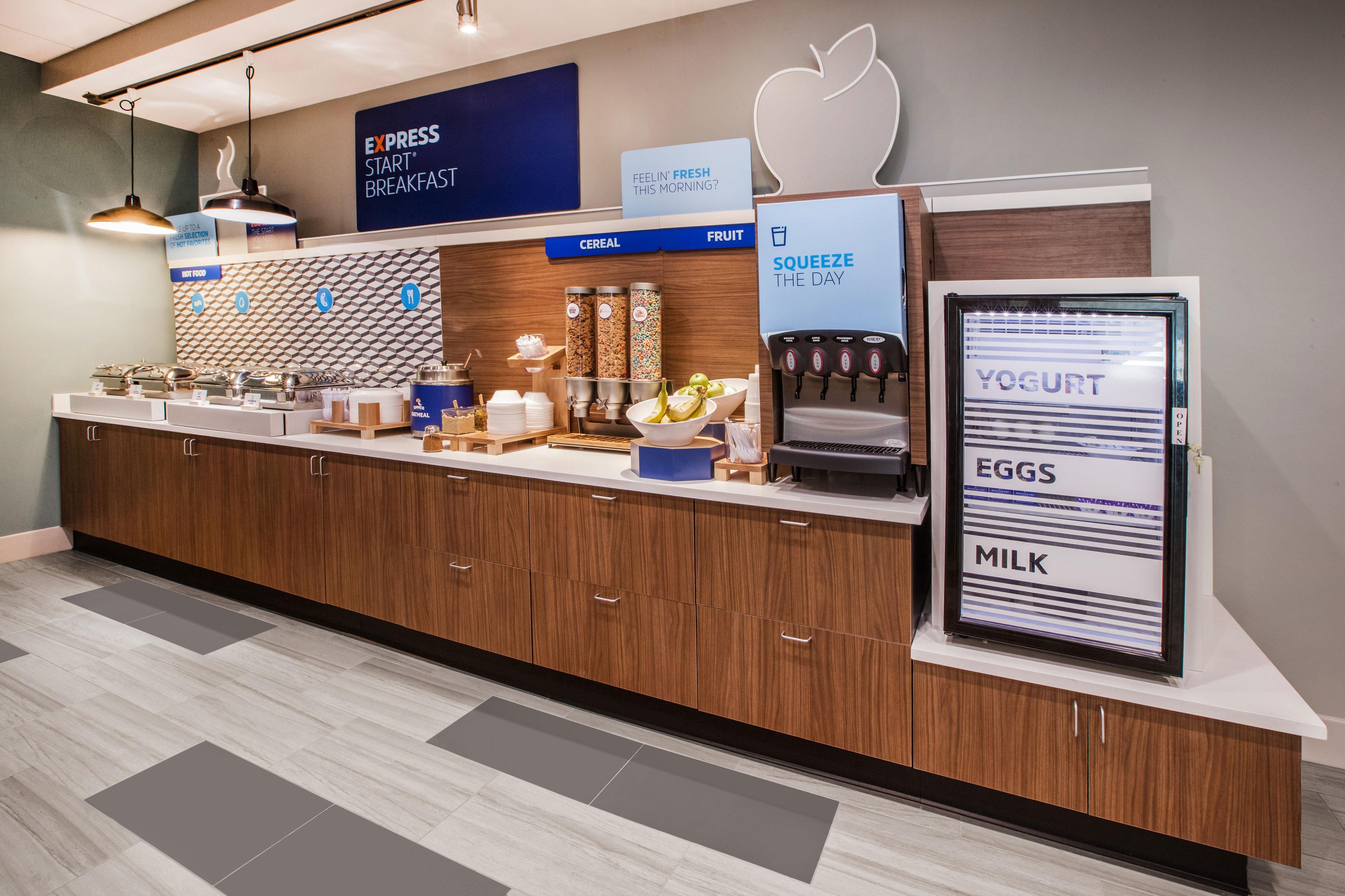 Holiday Inn Express Hotel & Suites Greensboro-East By Ihg Eksteriør billede
