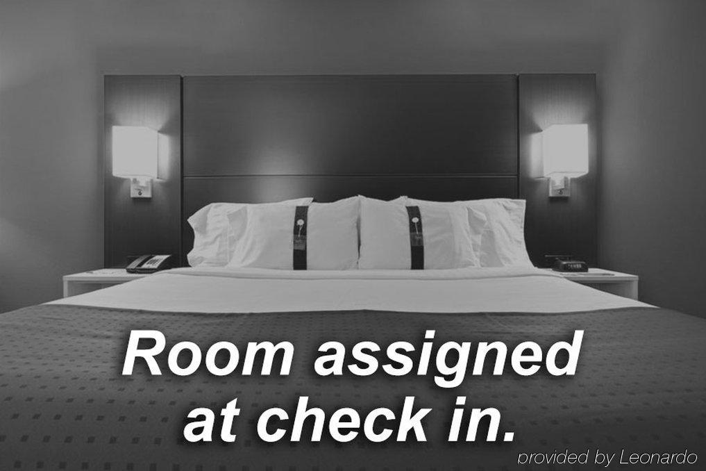 Holiday Inn Express Hotel & Suites Greensboro-East By Ihg Eksteriør billede