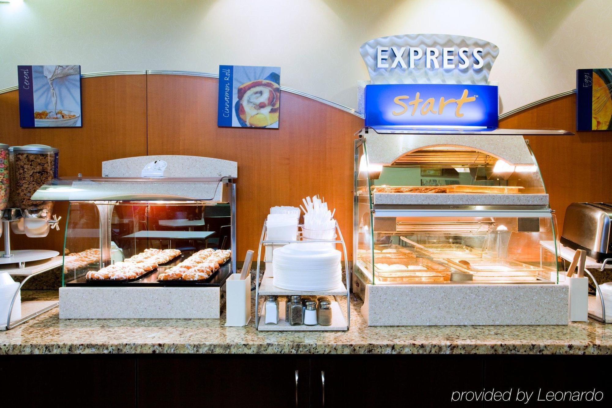 Holiday Inn Express Hotel & Suites Greensboro-East By Ihg Eksteriør billede