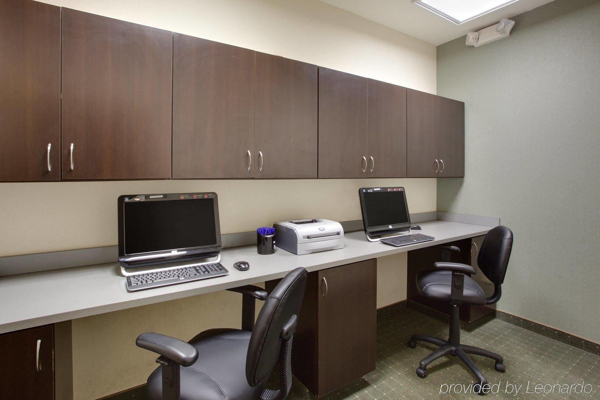 Holiday Inn Express Hotel & Suites Greensboro-East By Ihg Eksteriør billede