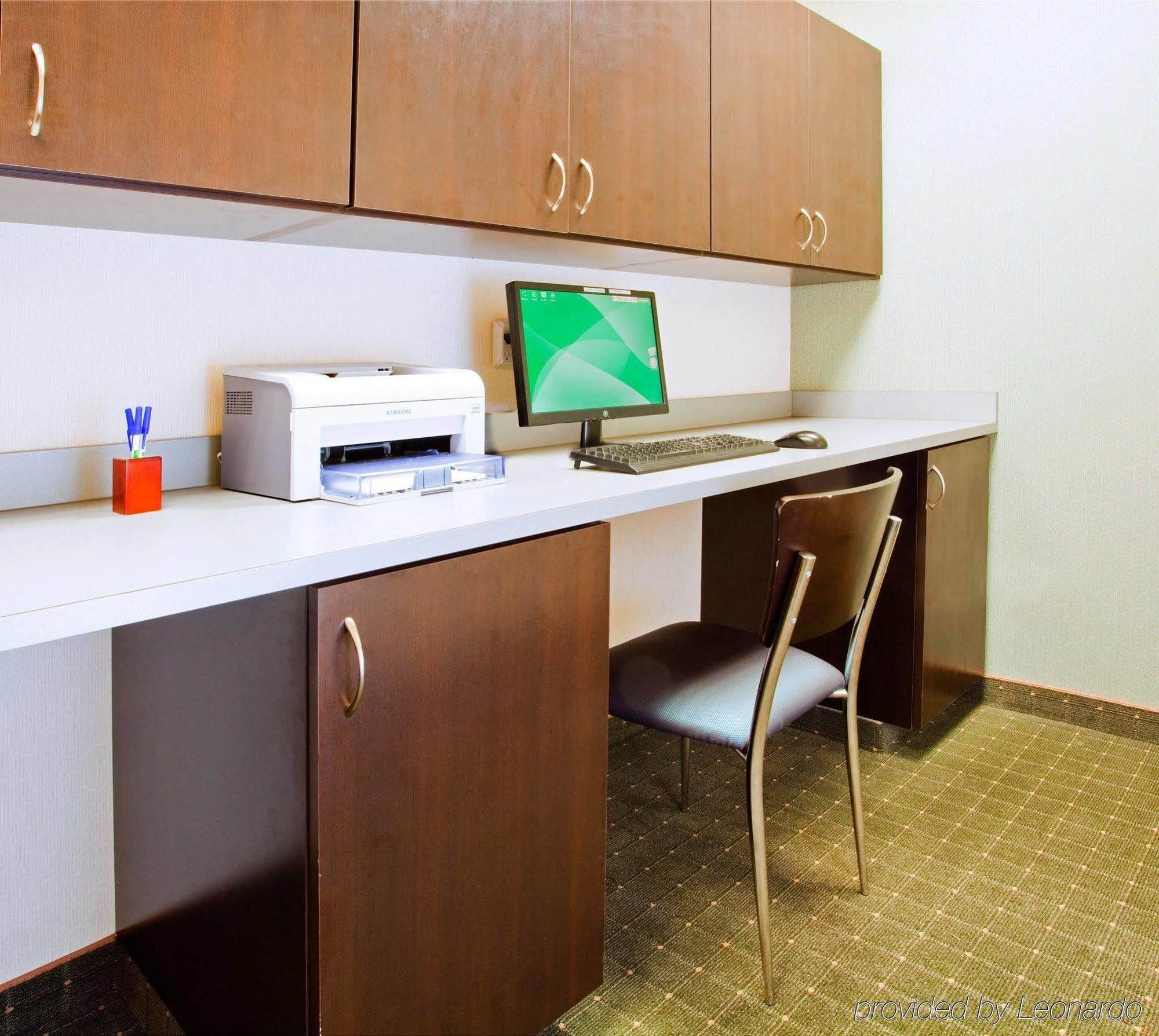 Holiday Inn Express Hotel & Suites Greensboro-East By Ihg Eksteriør billede