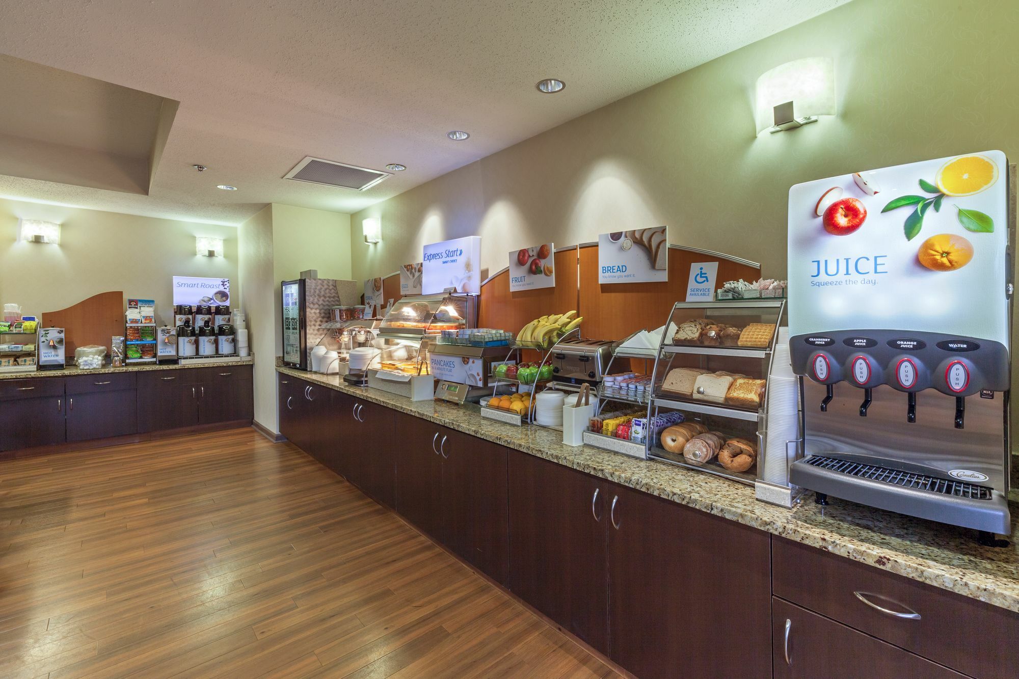 Holiday Inn Express Hotel & Suites Greensboro-East By Ihg Eksteriør billede