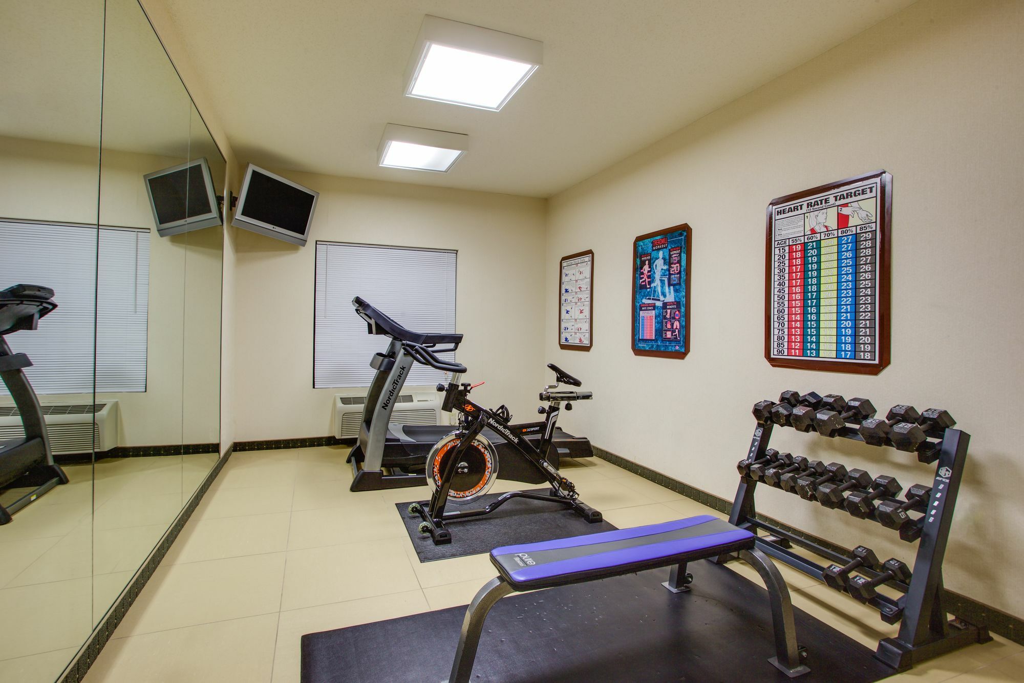 Holiday Inn Express Hotel & Suites Greensboro-East By Ihg Eksteriør billede