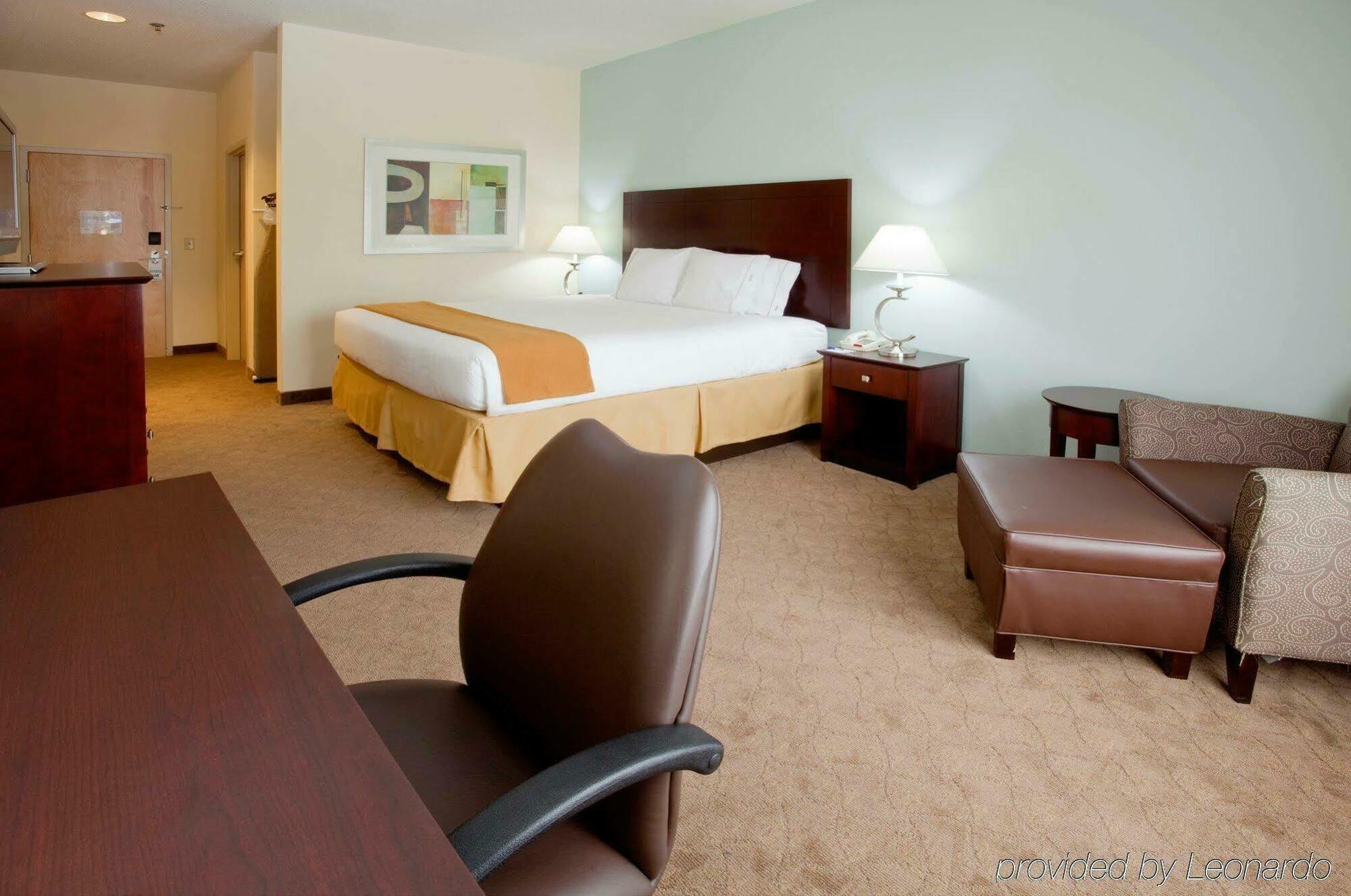 Holiday Inn Express Hotel & Suites Greensboro-East By Ihg Eksteriør billede